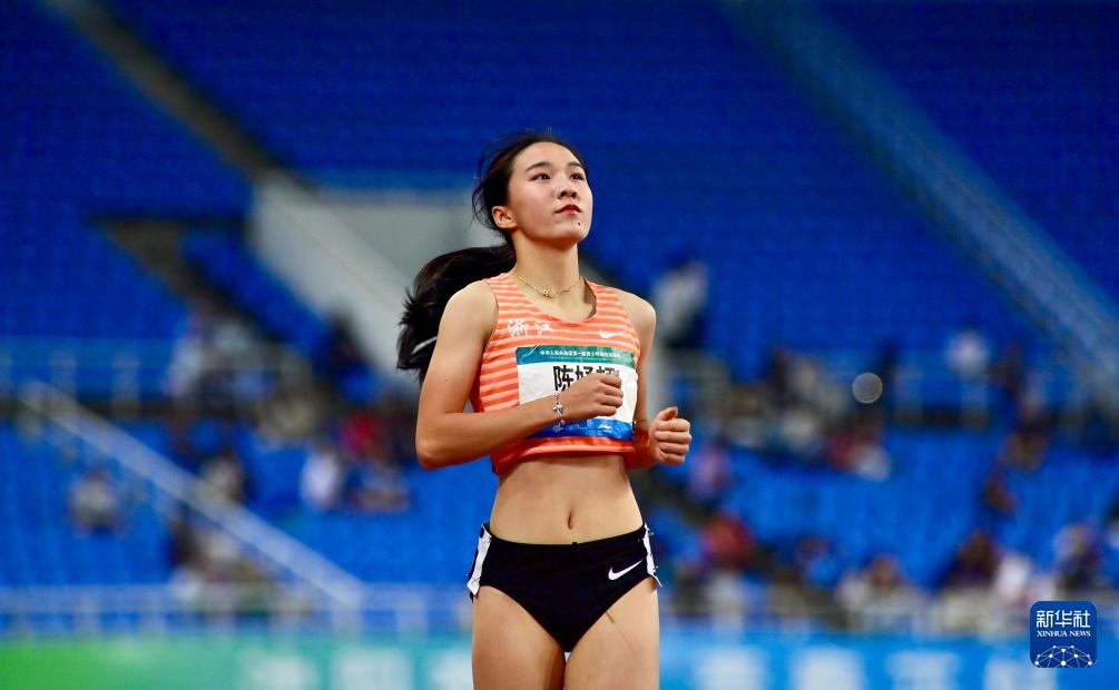 径运动会女, src