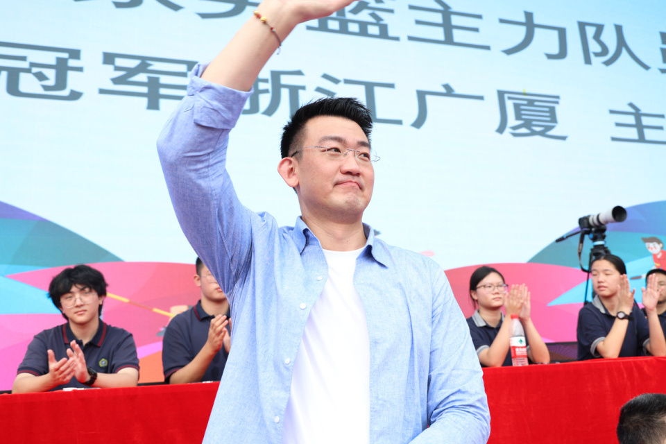 Jcy, 彩色五环表, 队员除了赵